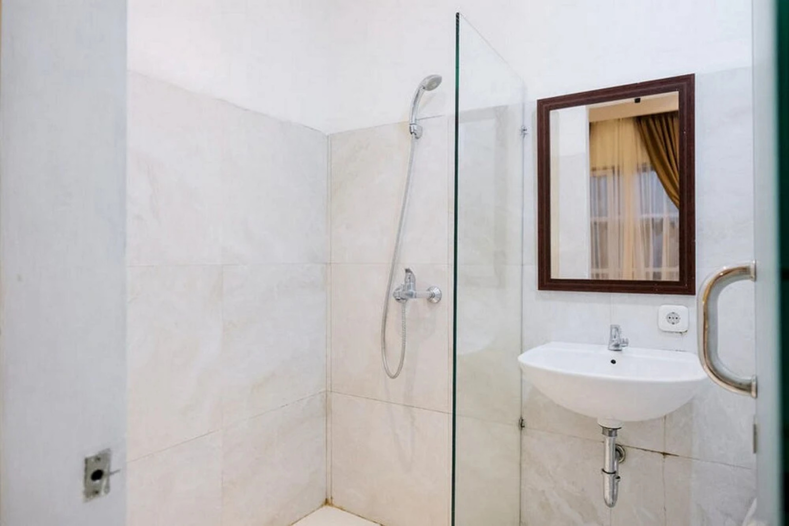 Mozy's Guesthouse by RedDoorz