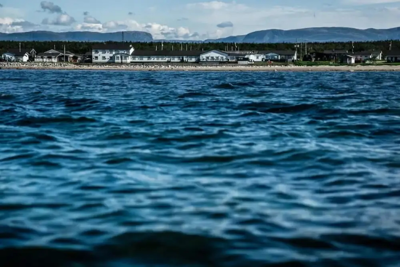 Shallow Bay Motel & Cabins