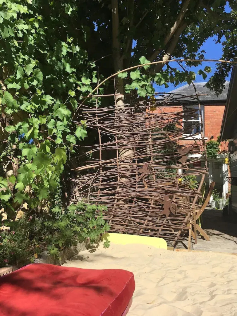 Artsy 5-bed House w/ Garden