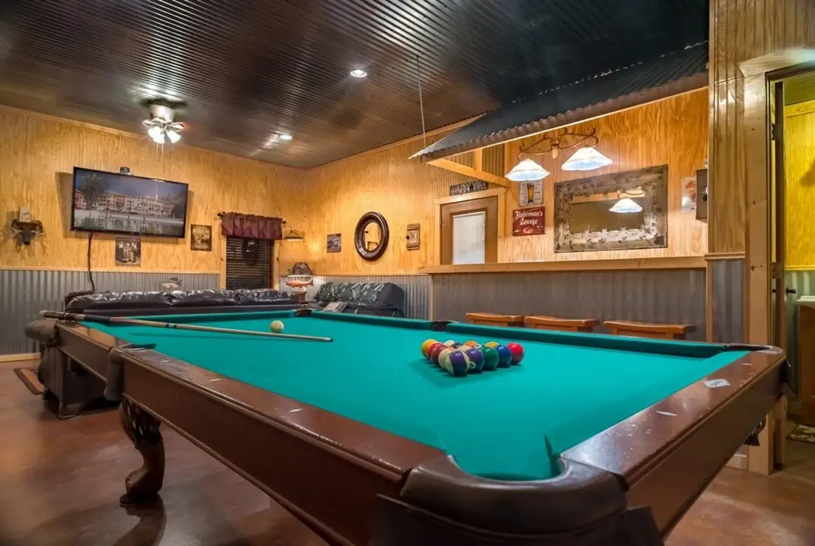 Copper Creek Open Cabin With Game Room and Hot Tub on the Deck by Redawning