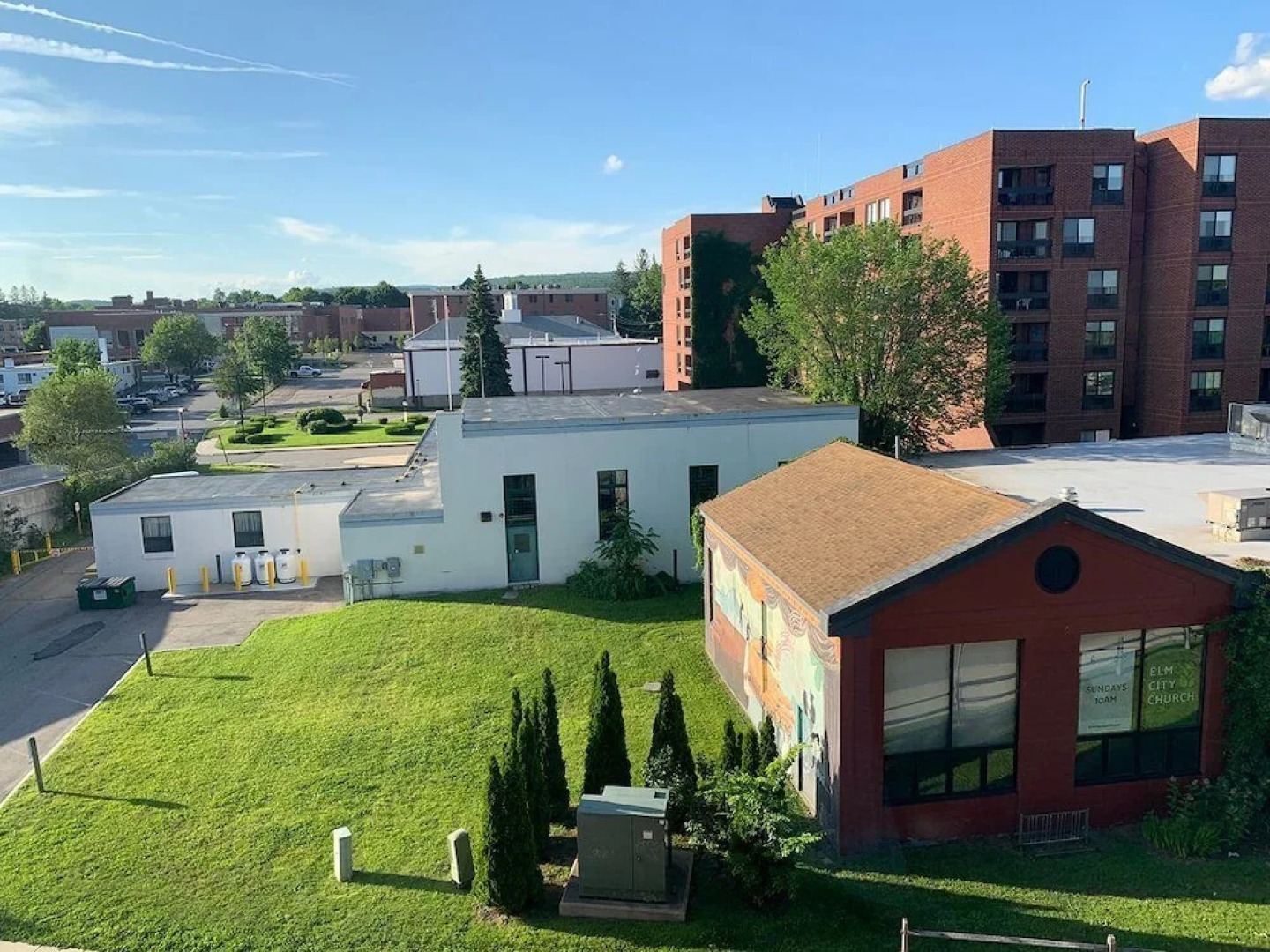 Courtyard Keene Downtown