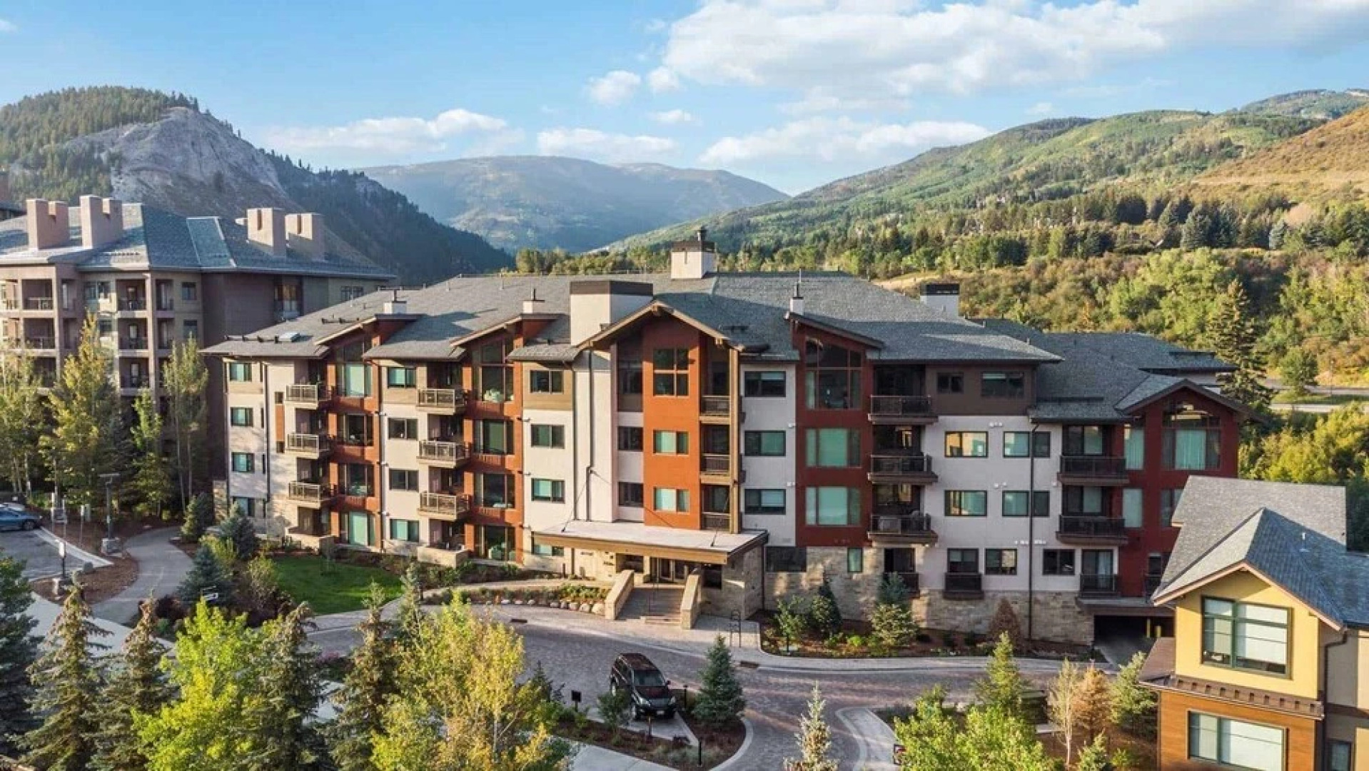Riverfront Lodge 1 Bedroom Next to the Westin Gondola