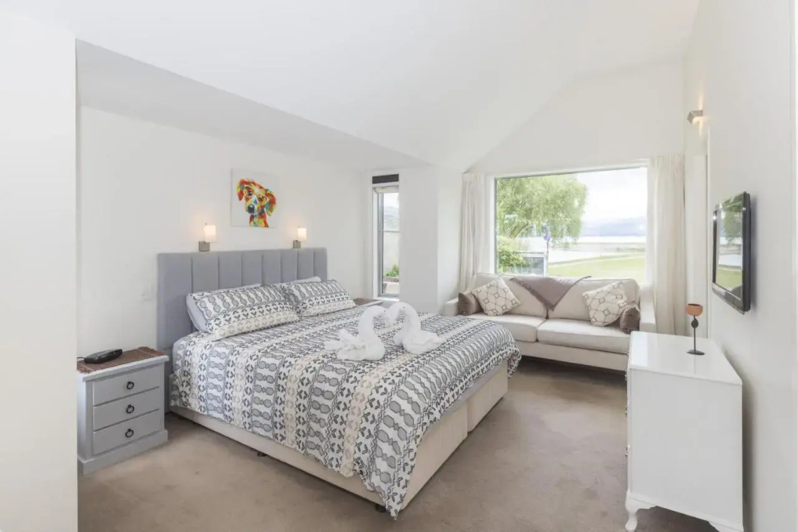 The Lakehouse - Cromwell Holiday Home