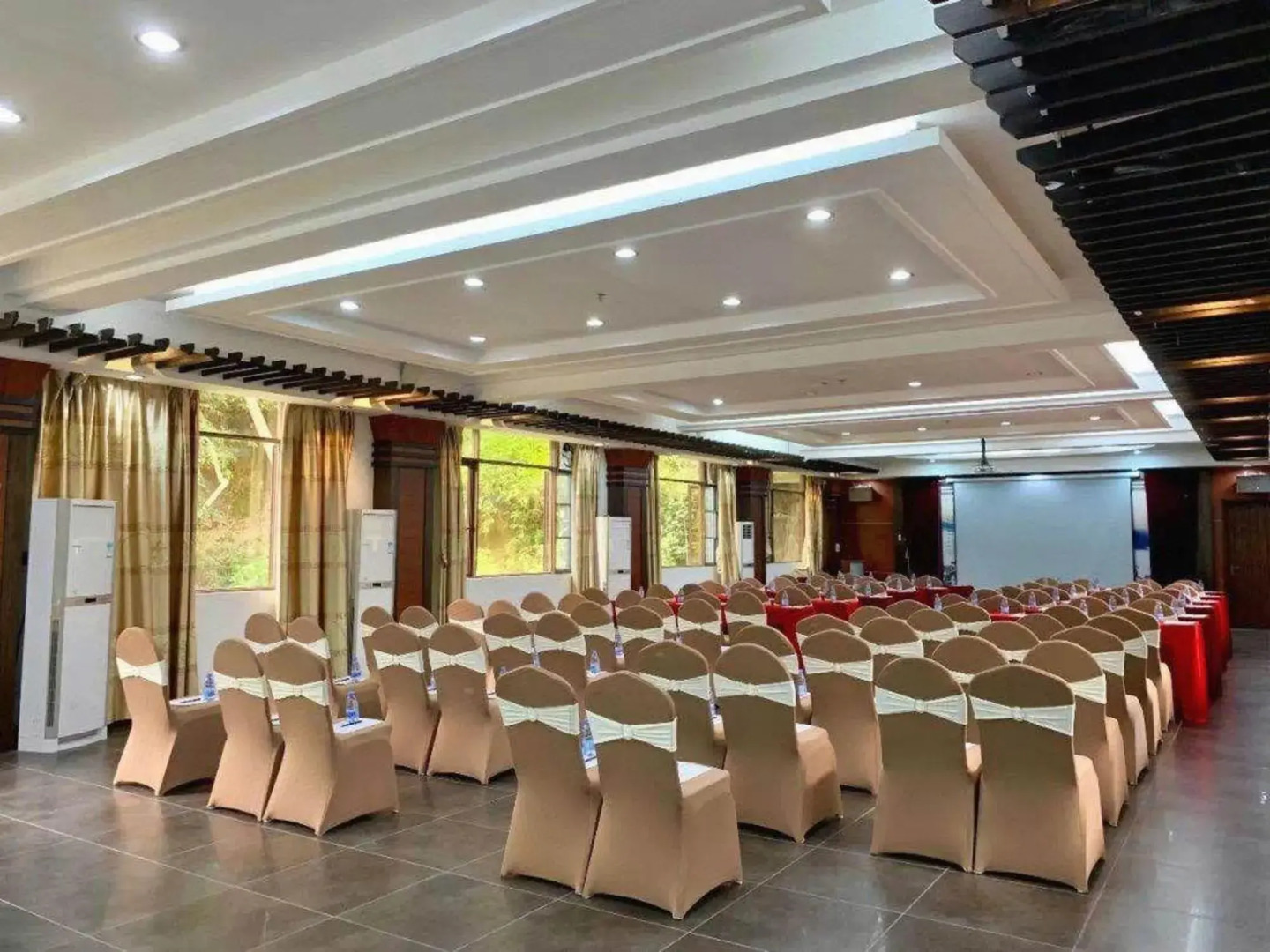 Xinxing Tianlushan Health Resort Hotel