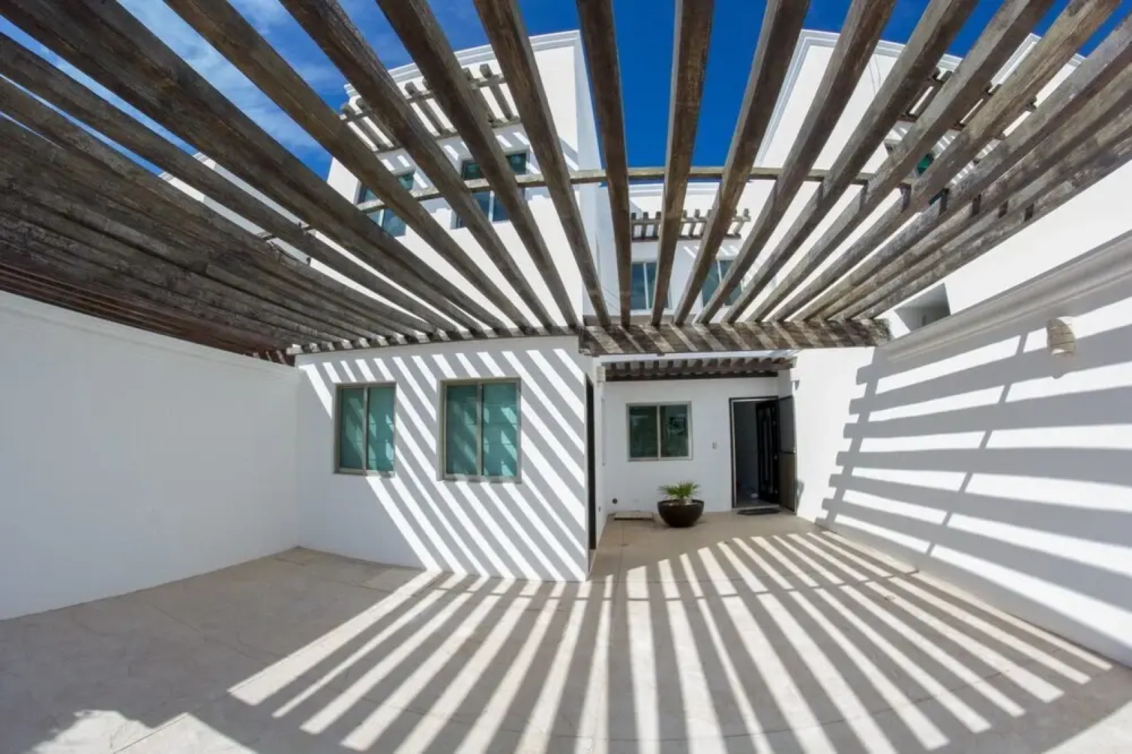 Piña Beach House in San Benito Beach