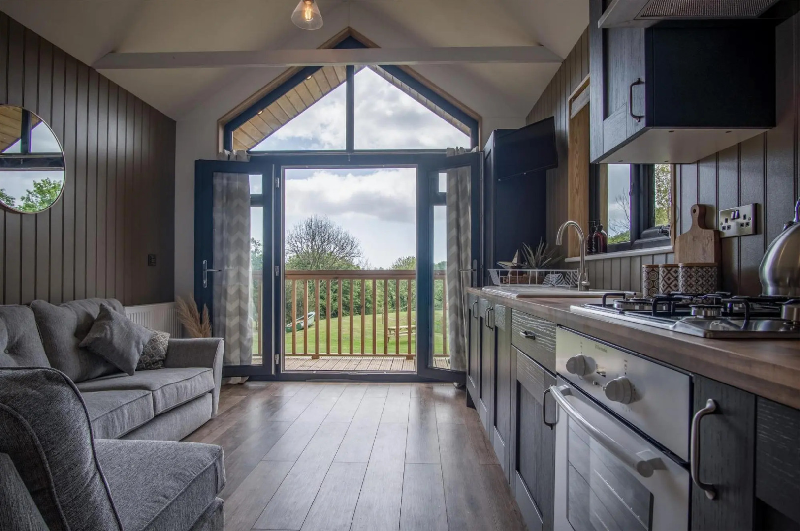 Cabin In The Woods - 1 Bed - Kilgetty