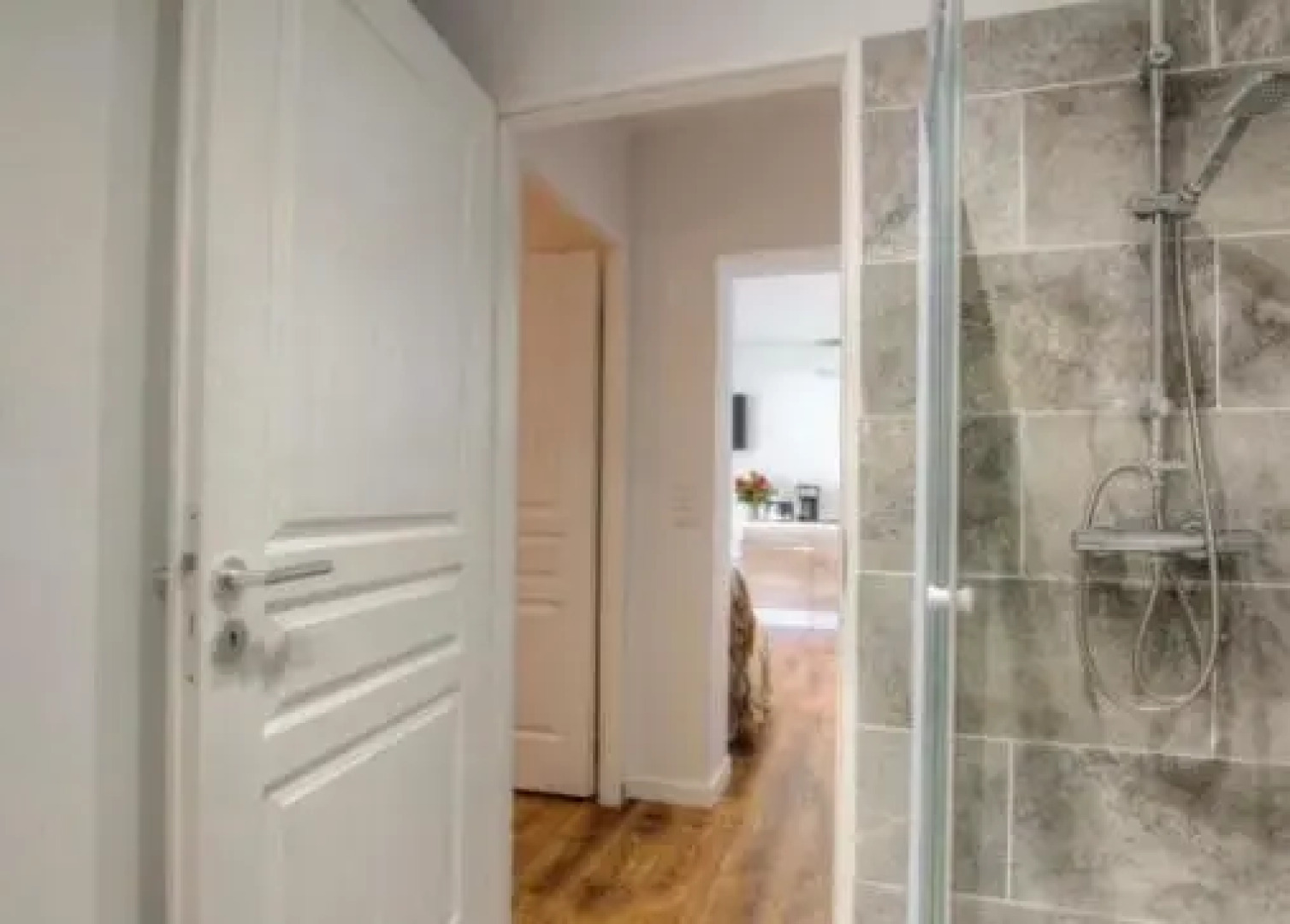 Appartement tranquille en bas de villa