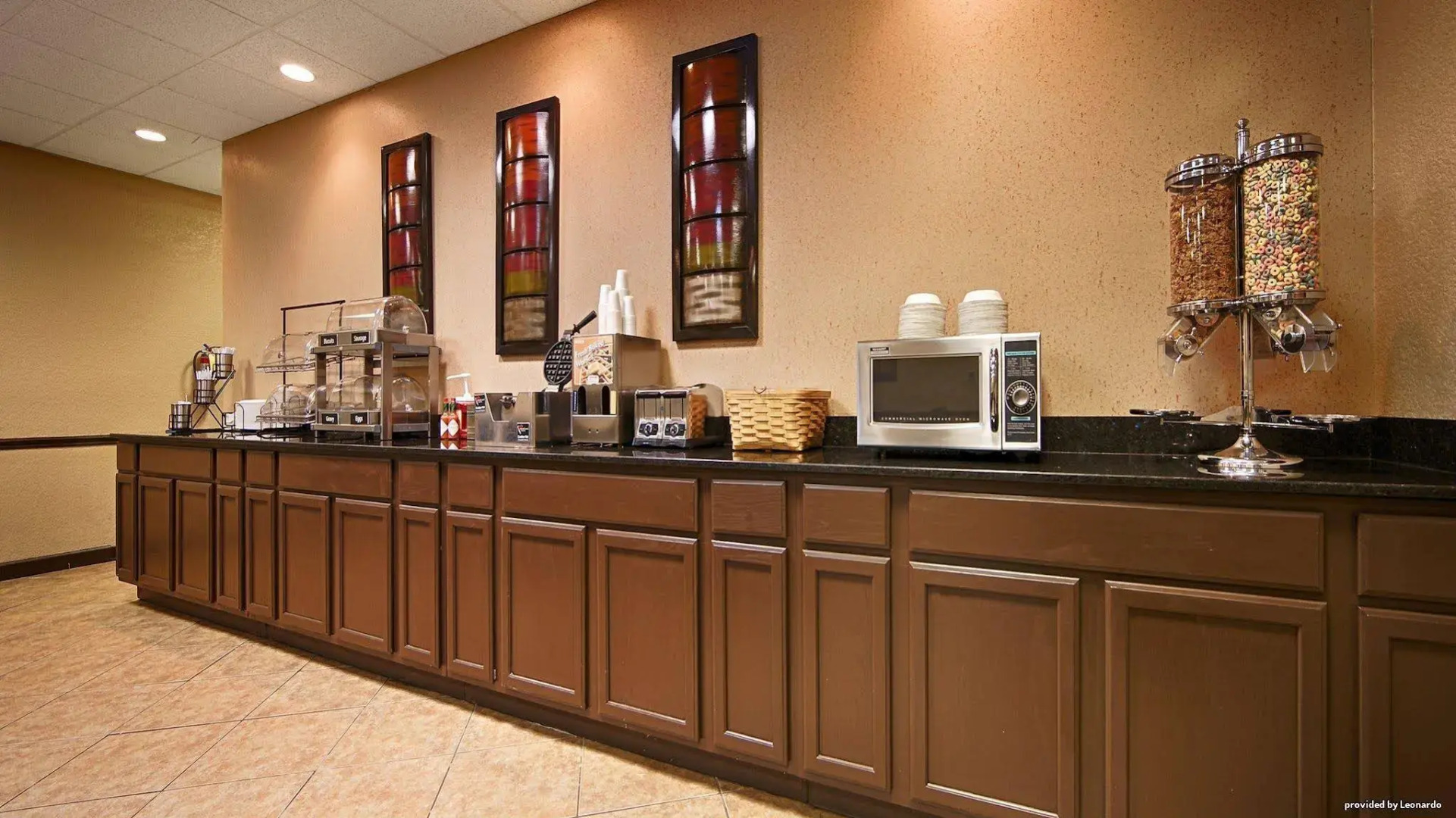 Days Inn & Suites by Wyndham Johnson City