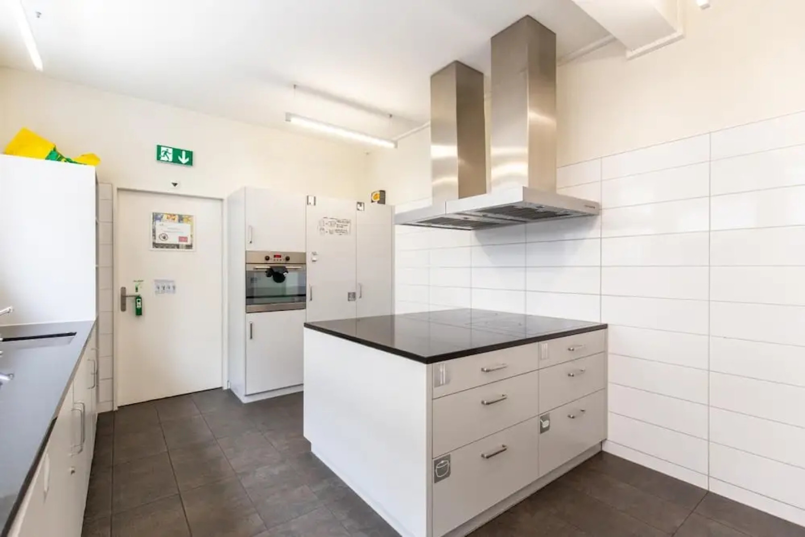 Hyve Hotel Basel - Hostel