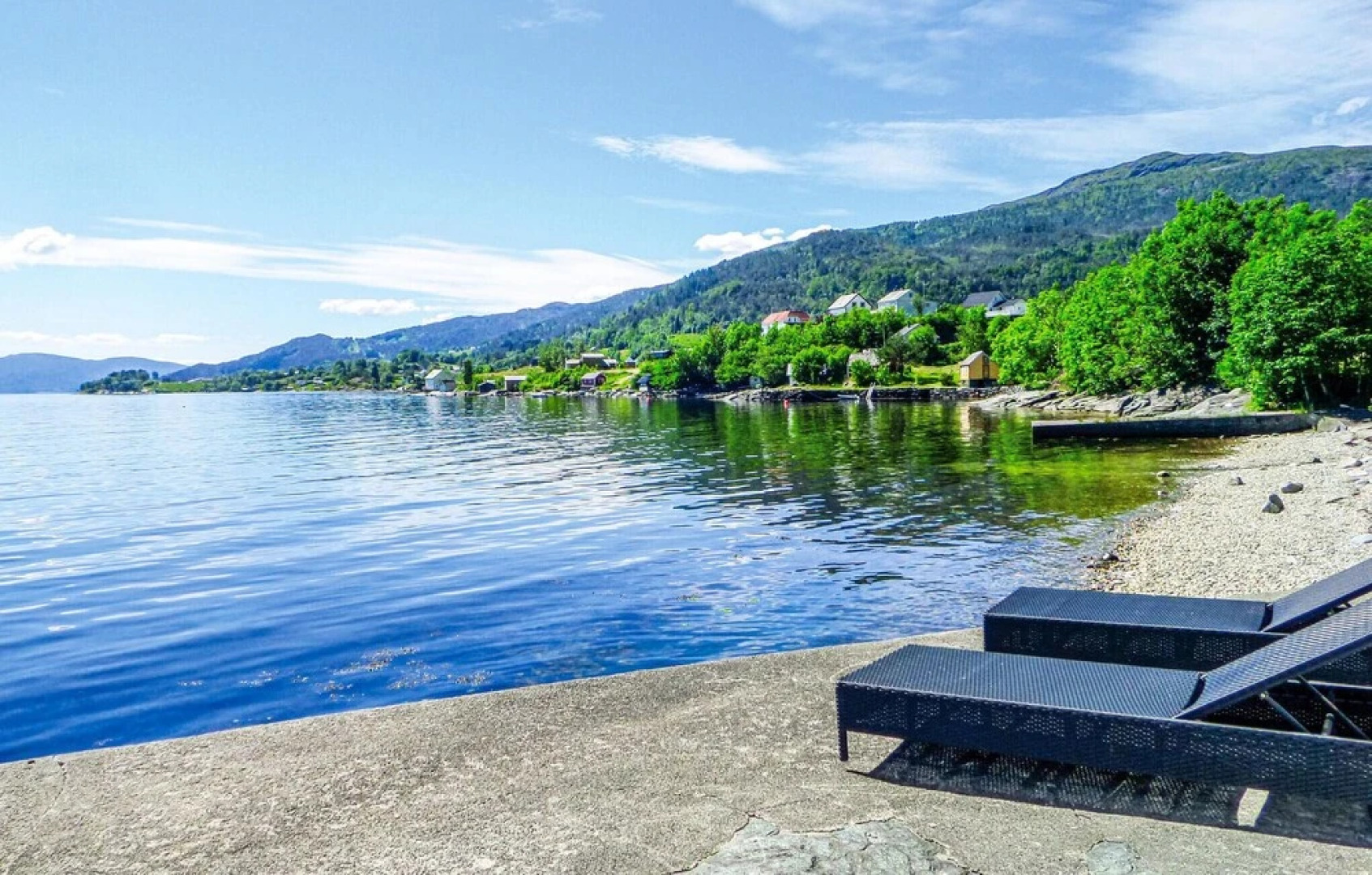 Awesome Apartment in Strandebarm With 5 Bedrooms and Wifi