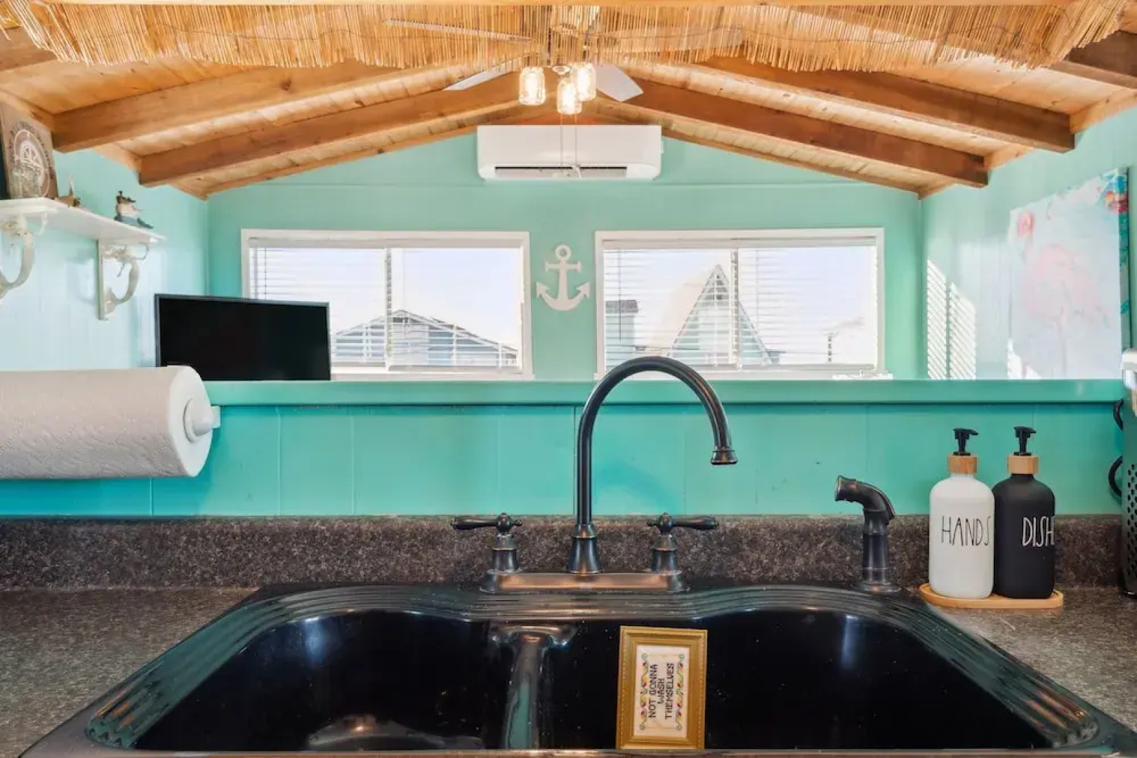 Mingo Manor 2 Bedroom Home by RedAwning