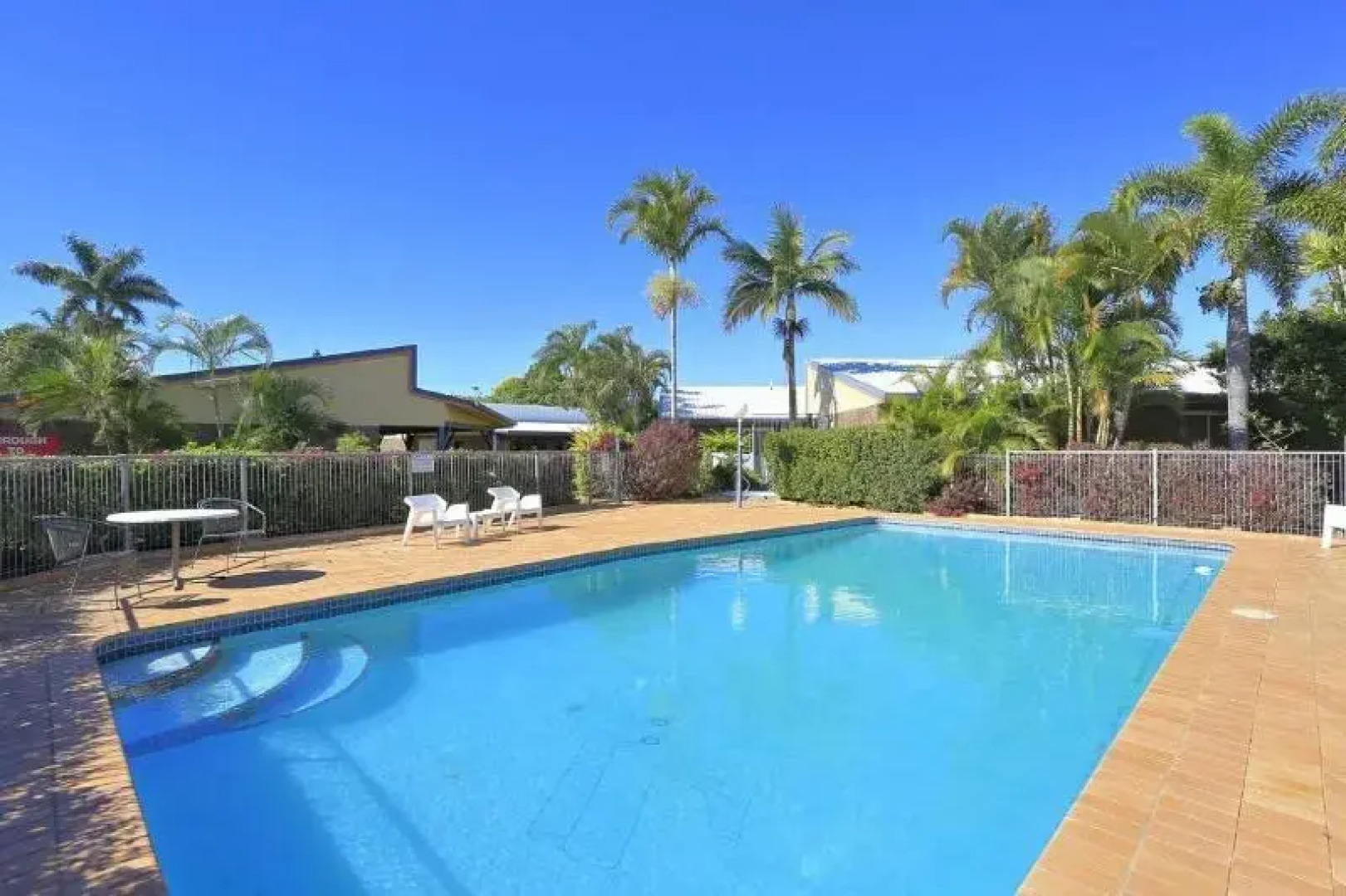 Smart Motels Bert Hinkler