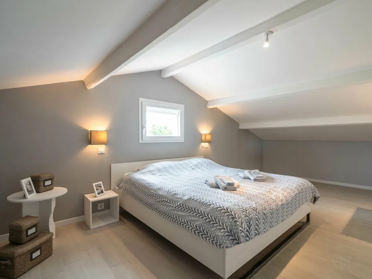 Luxurious Modern Villa With Heated Private Swimming Pool, jeu de Boules Court and Lots of Privacy