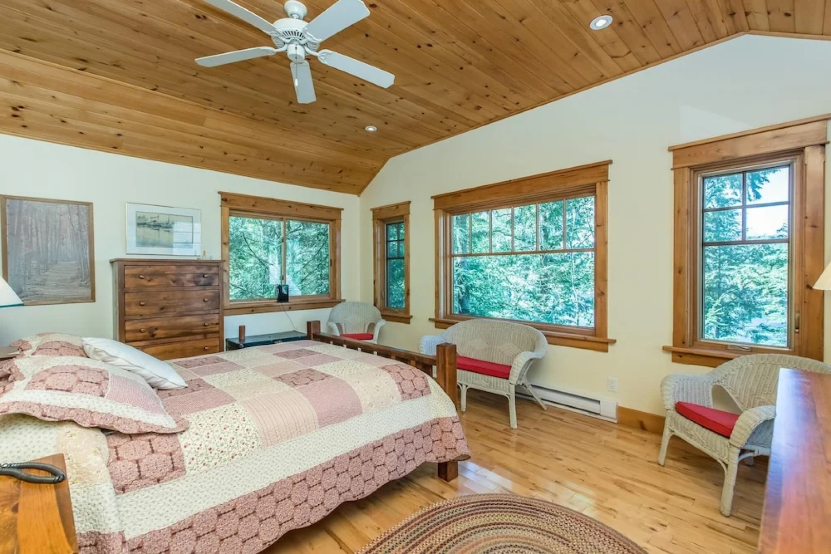 Sunset Dreams A Lovely 4 bed 3 bath family cottage on Lake Rosseau