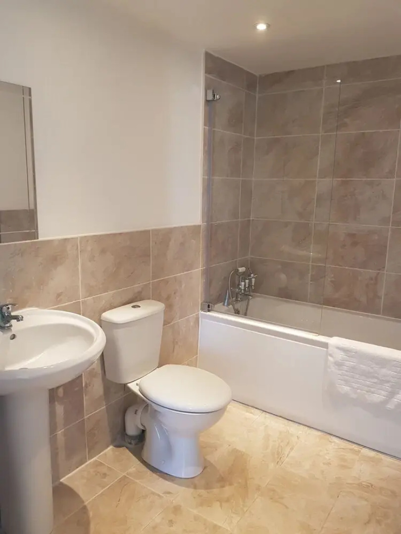 Everest Apartments Aldershot by SAZ Living