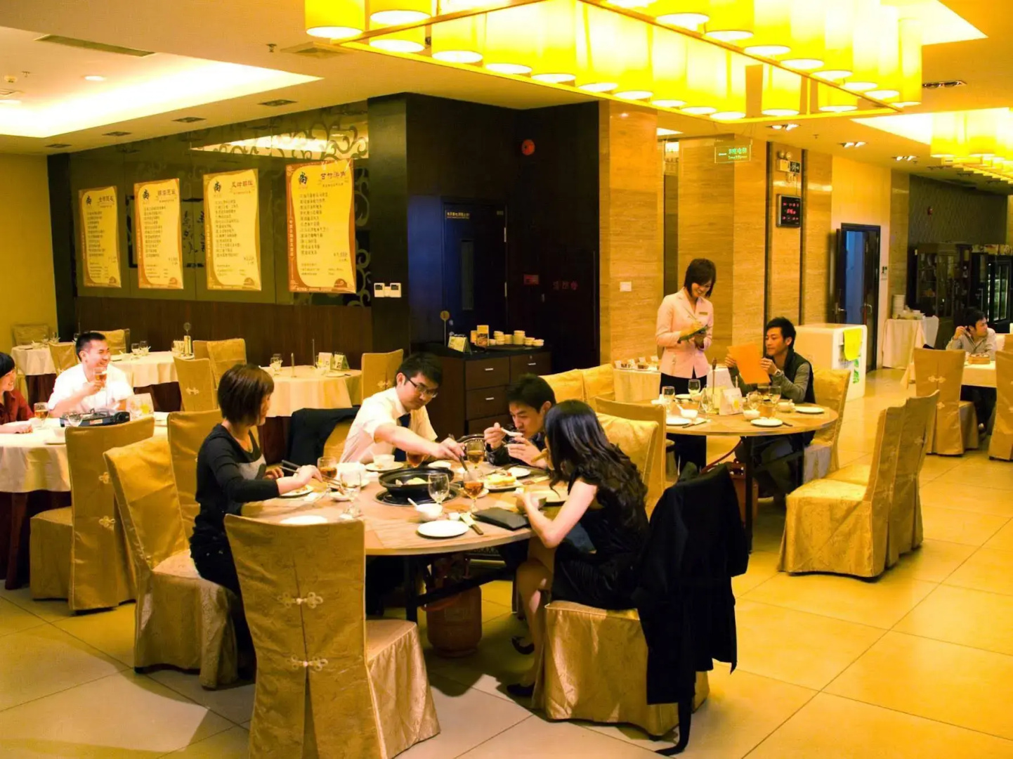 Juntao International Hotel and Apartments
