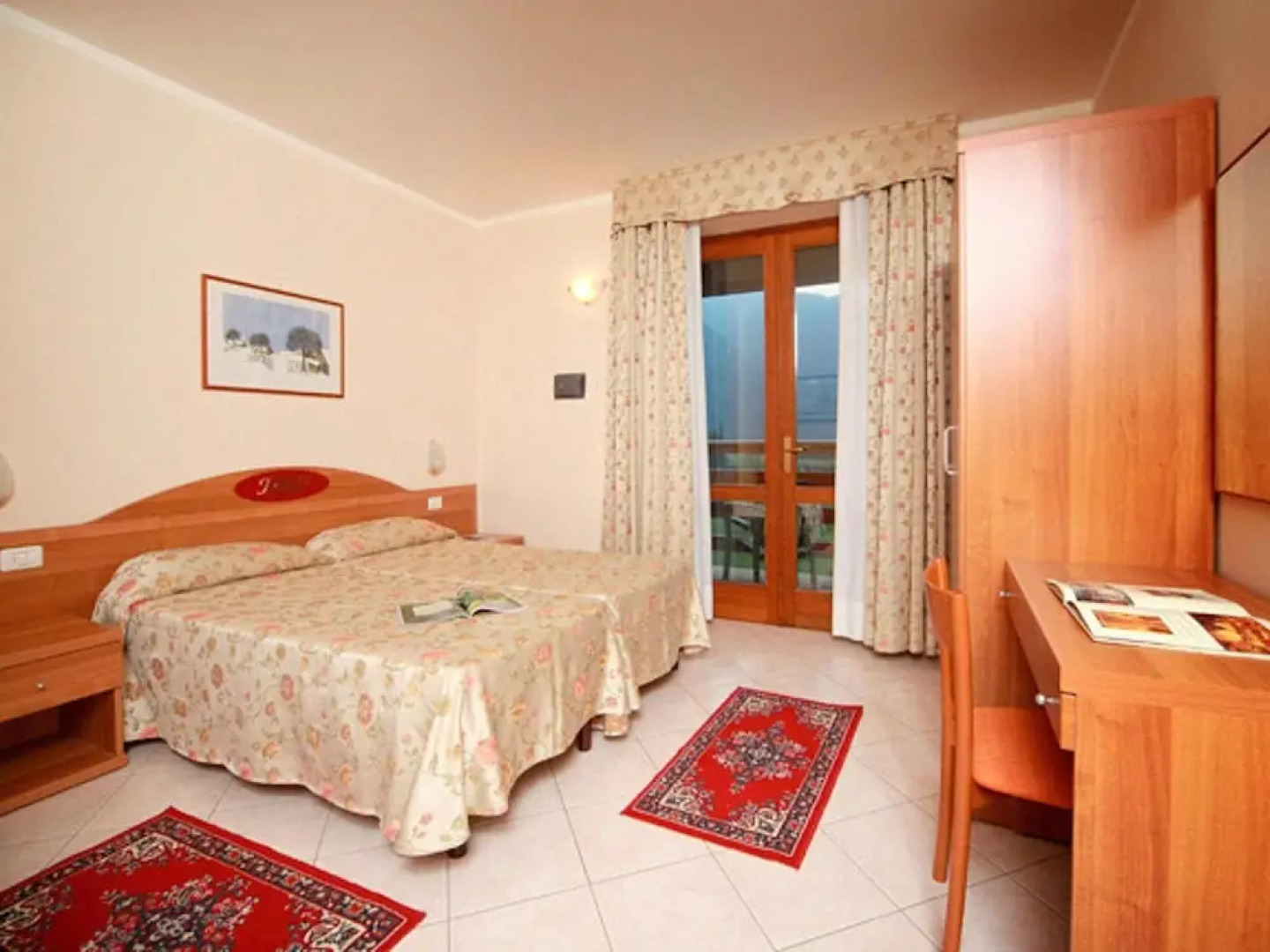 Lake Garda, Beautiful Residence Features Many Facilities