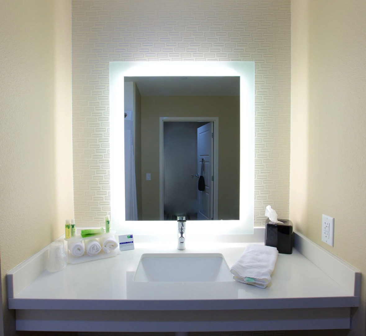 Holiday Inn Express Fargo SW - I-94 Medical Center by IHG