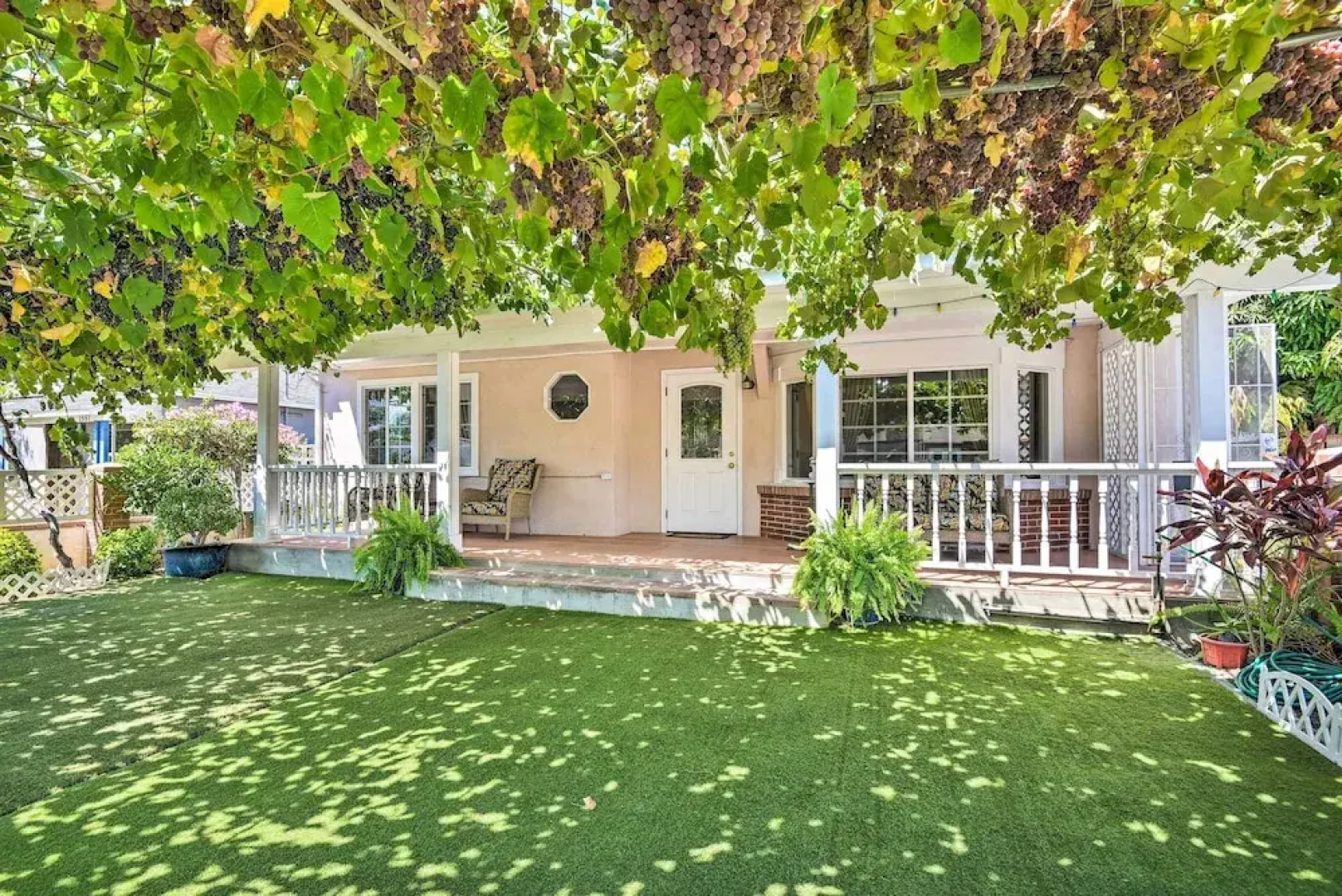 Romantic Pasadena Home w/ Covered Porch!