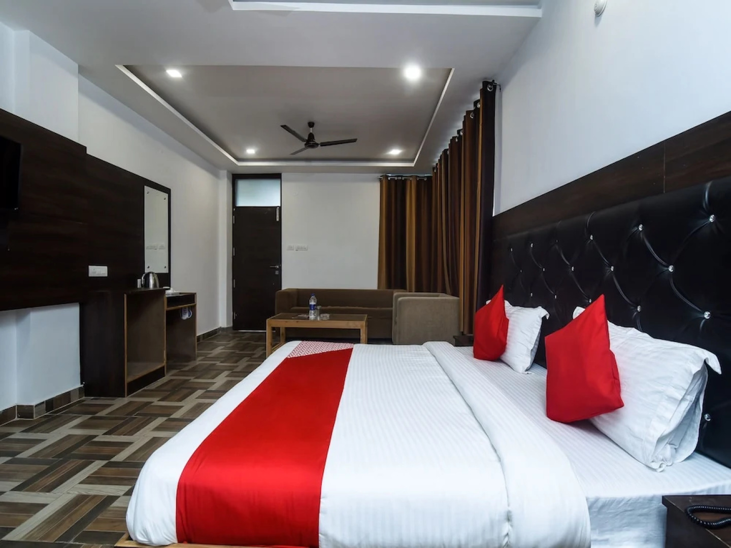 OYO 15806 Hotel Naddi Hills