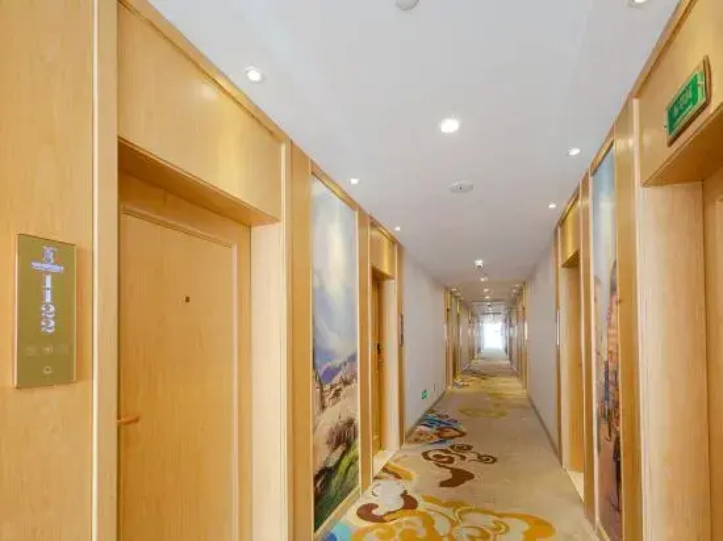 Vienna International Hotel (Yunmeng Longgang Road)