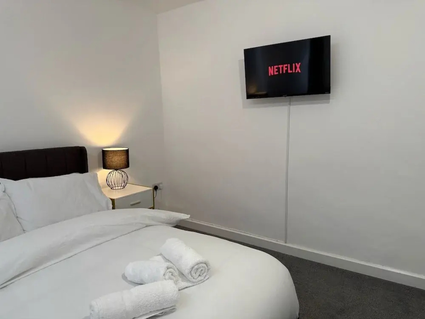 Large and Peaceful 4-bedroom House in Bridgend