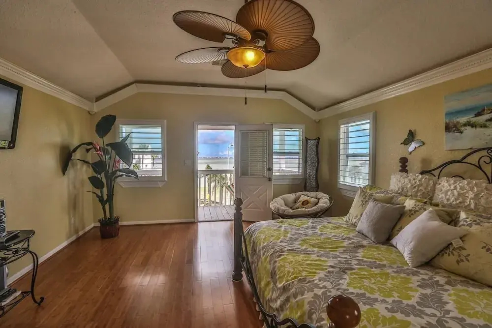 Tropical Oasis In Beautiful Galveston-tiki Island 3 Bedroom Home by Redawning