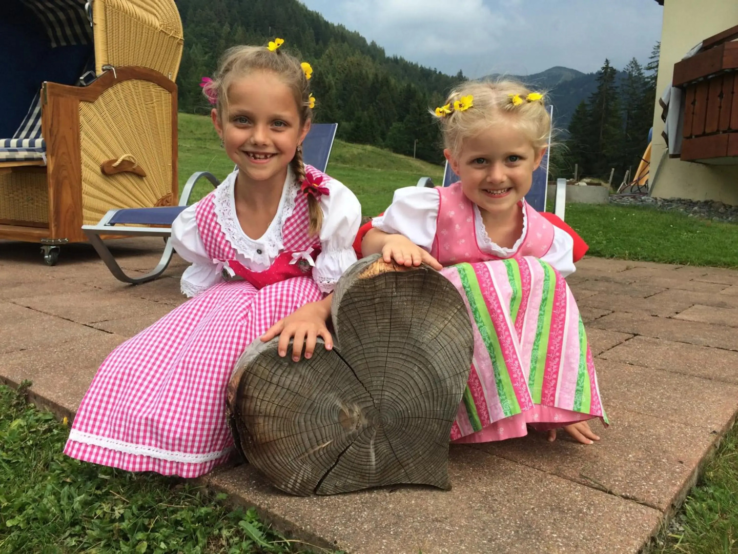 Gemütliche Ferienwohnung Bergwiese, 2-Raum, separates Schlafzimmer, schönen Balkon oder Terrasse, Komfort Ausstattung, ruhige Lage, kostenfrei WLAN, Sauna im Landhaus, Brötchenservice, Parkplatz kostenfrei, Hunde auf Anfrage, Tankstelle für E-Autos