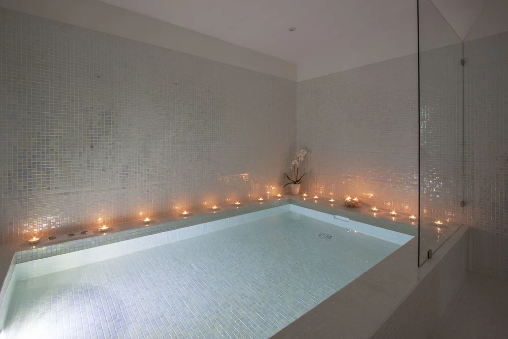 Hillside House Suites & Spa