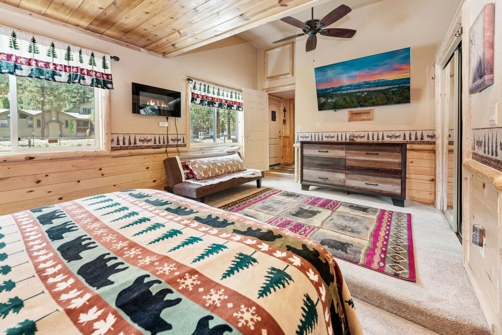 Goldies Getaway - Beautiful Modern Cabin With Hot Tub! Game Room With Foosball And Ping Pong Table! 3 Bedroom Home