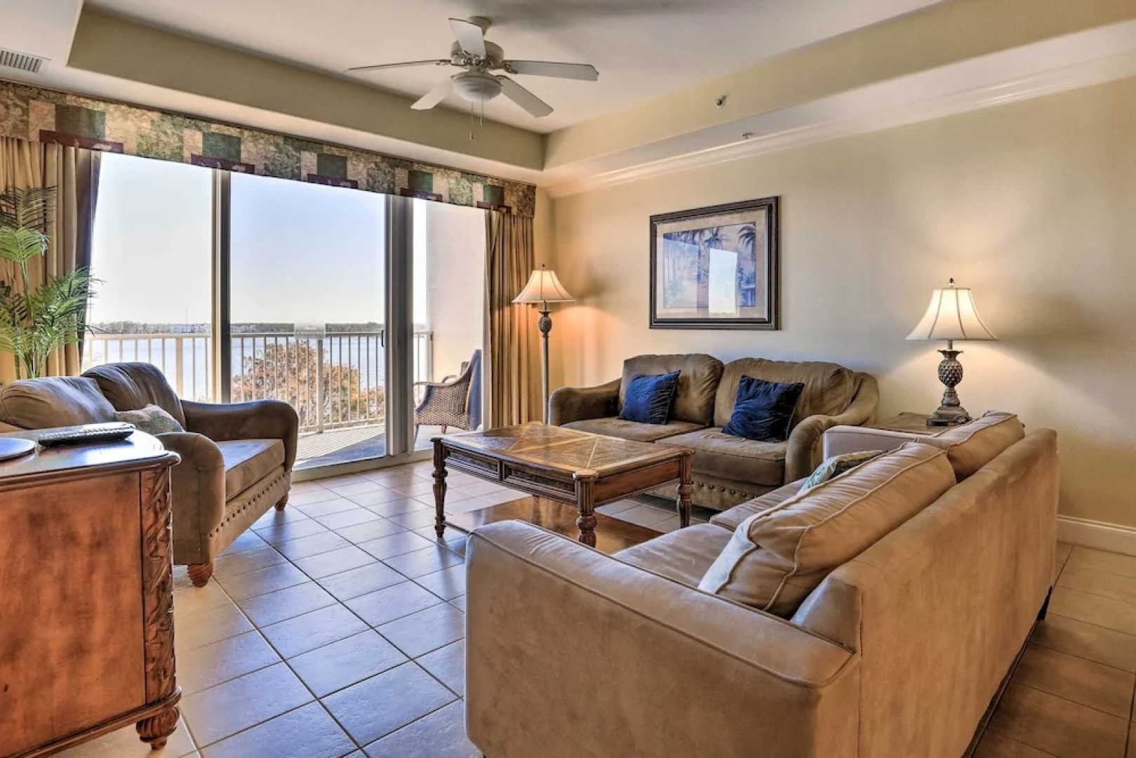 1 Mi to Disney: Lakefront Condo w/ Pool Access!