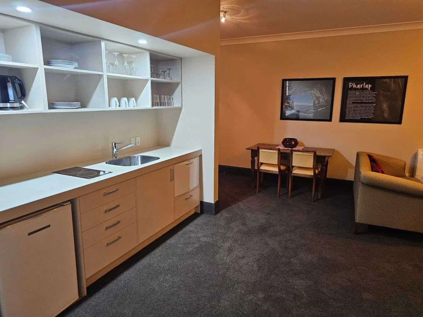 Gateway  Motor Inn
