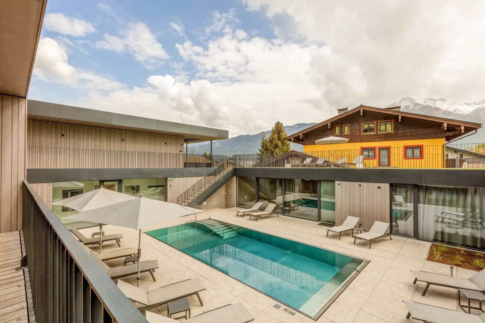 Emma Deluxe Aparthotel