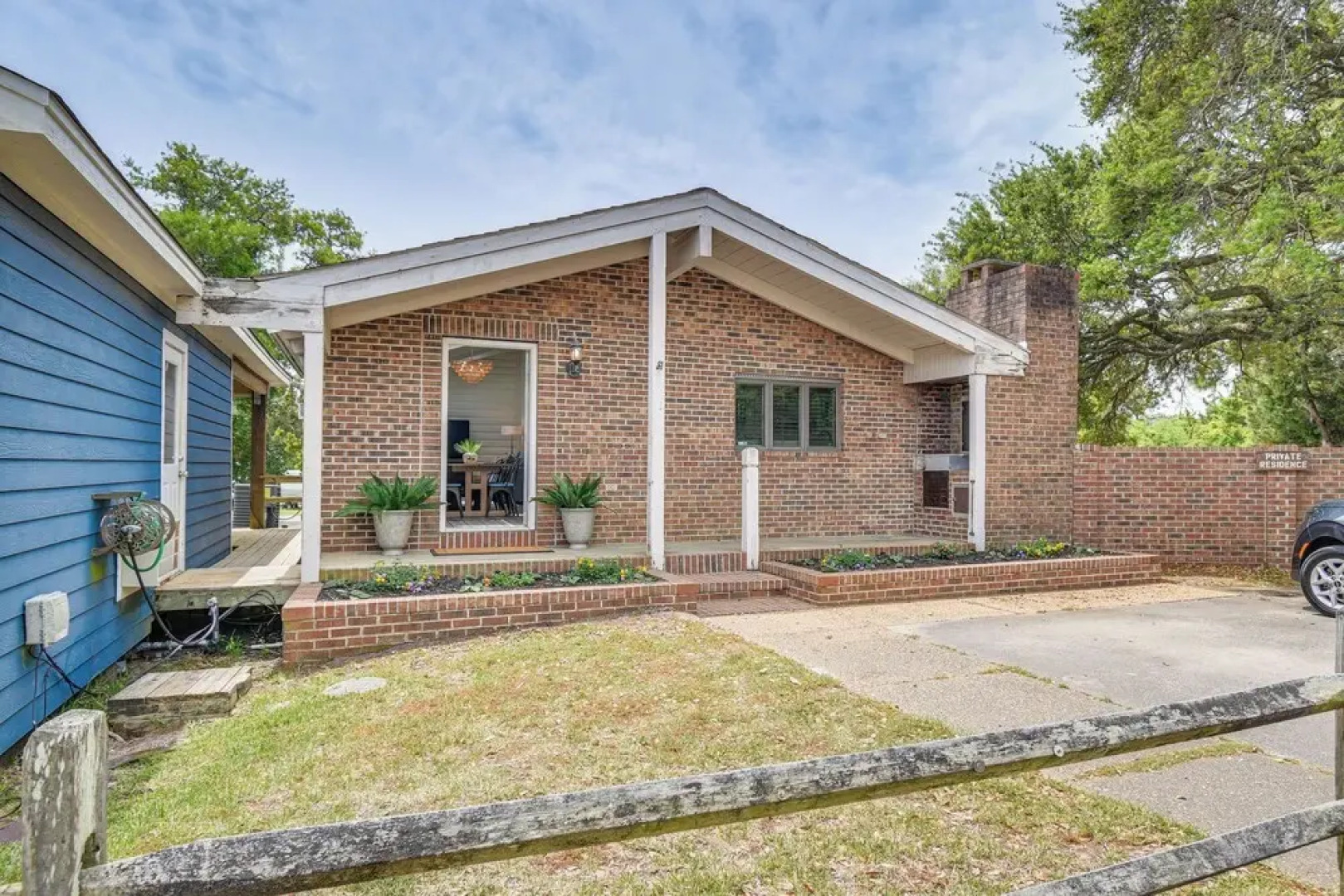 Pet-friendly Buxton Home w/ Balcony, 2 Mi to Beach