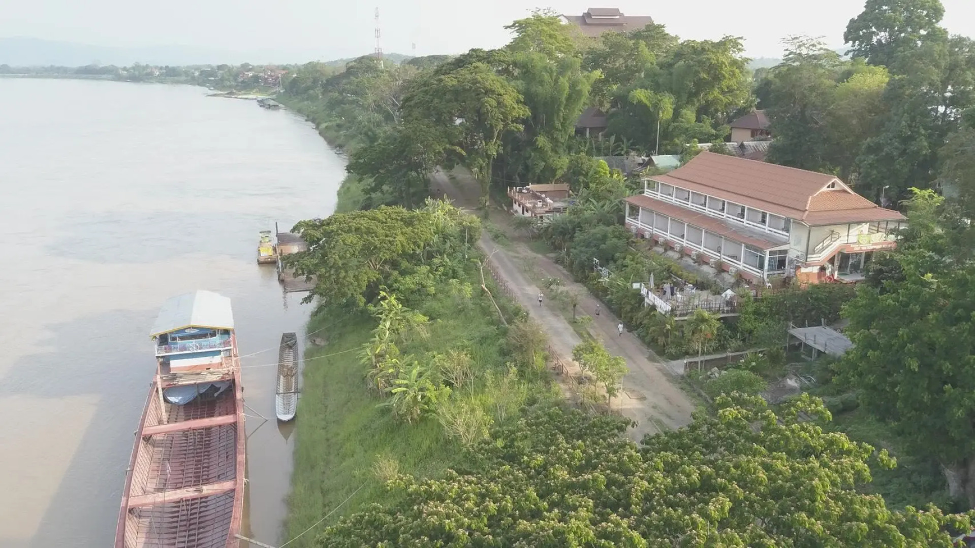 Day Waterfront Hotel