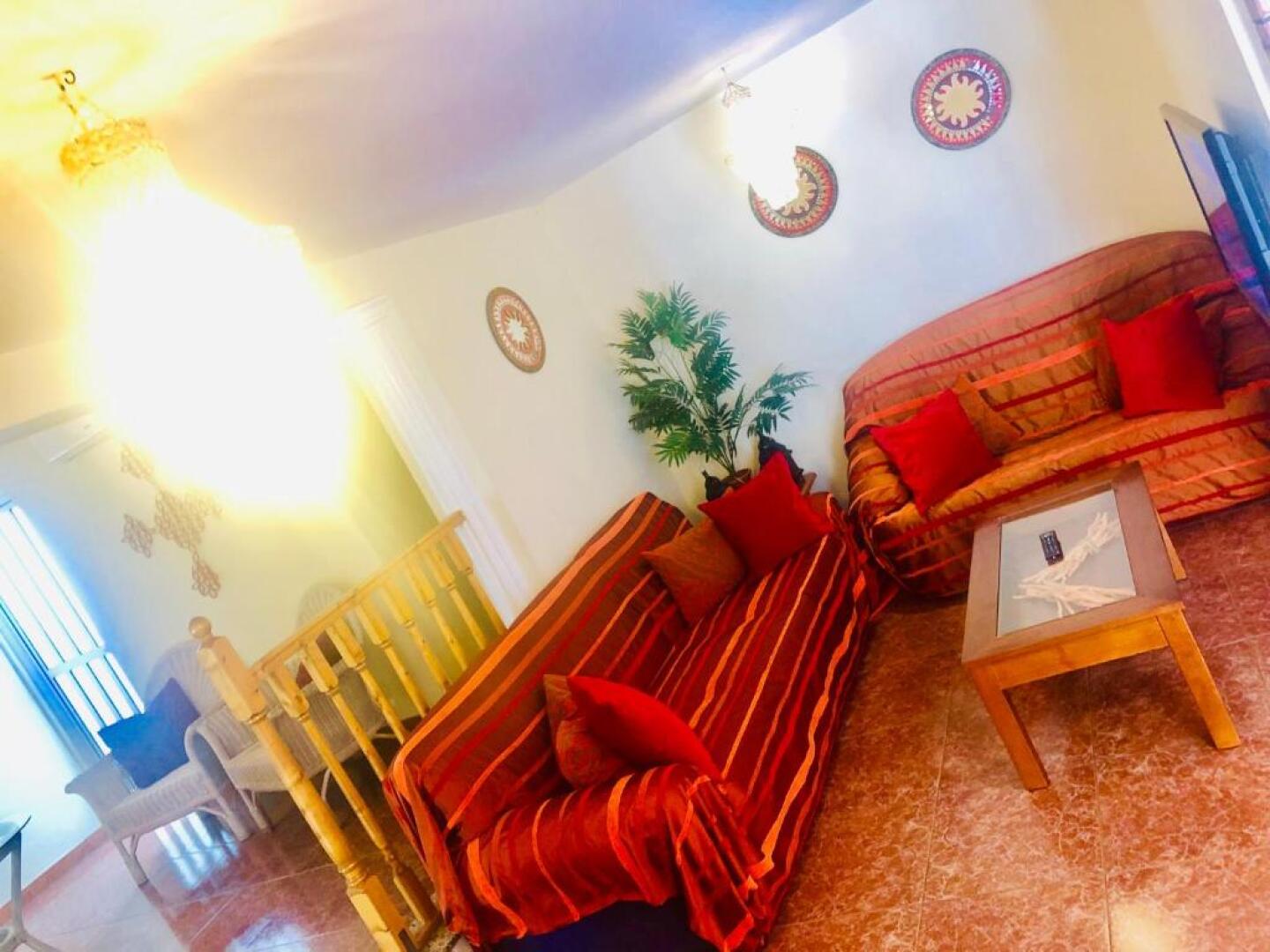 GRAN CASA con TERRAZA a 3 min Playa con Wifi - rodeada de servicios