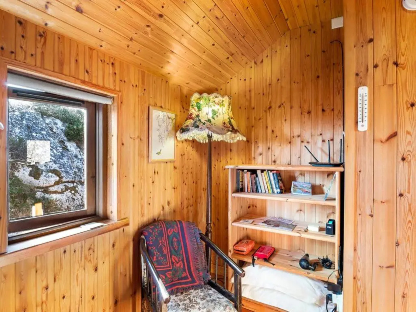 Seaside Log Cabin, Carna