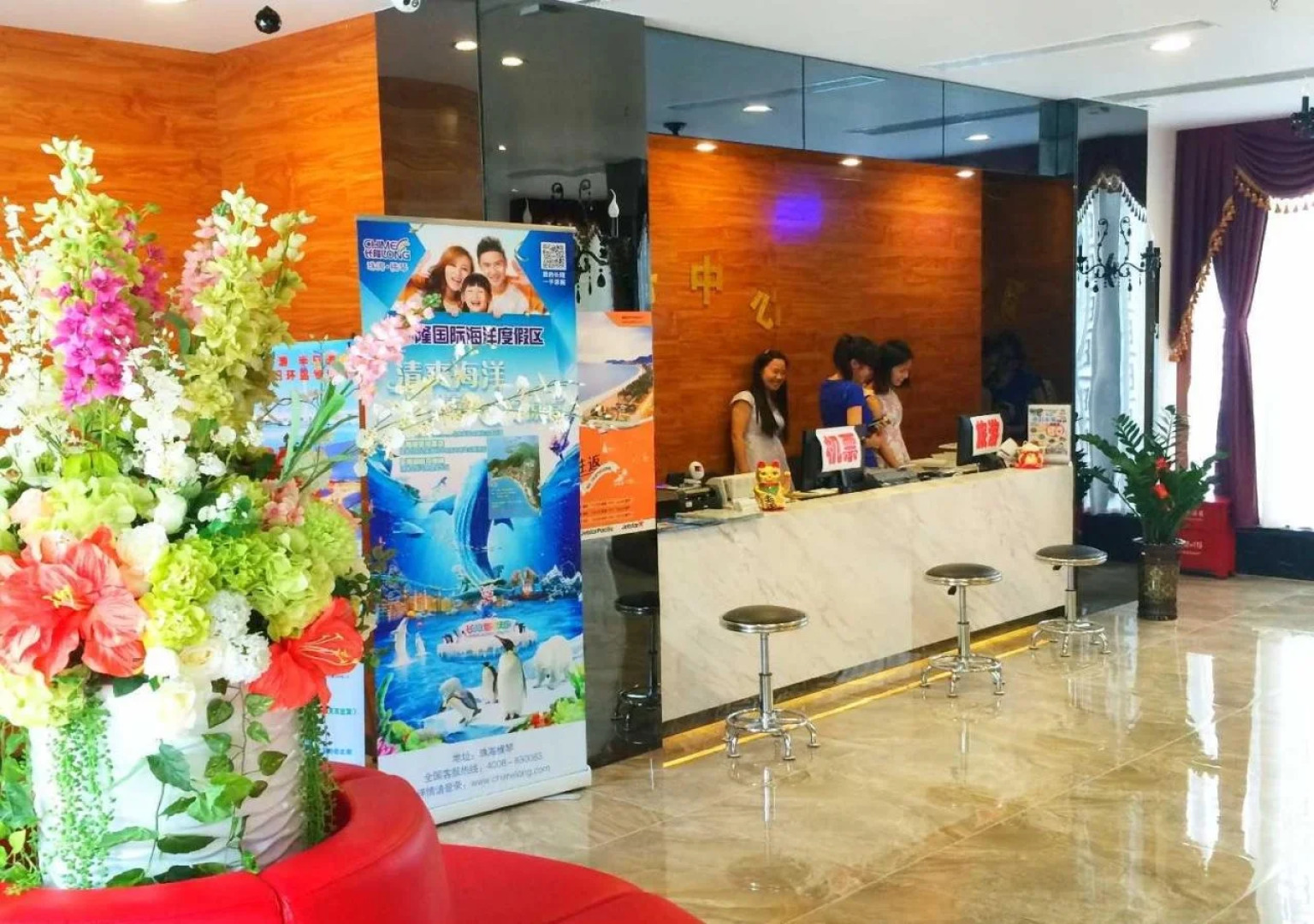 Lizhou Hotel (Gongbei Port Light Rail Station)