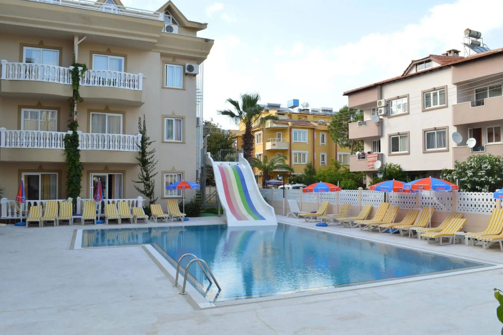 Isla Apartments