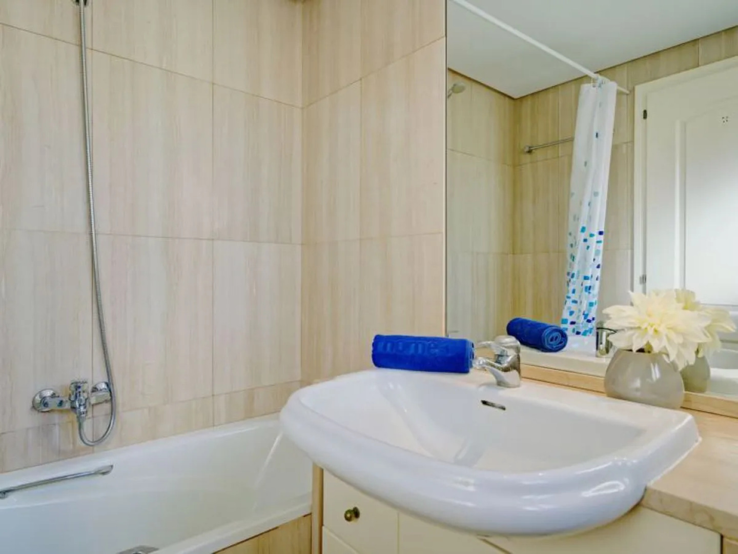 Golden Life - Two Bedroom No.2