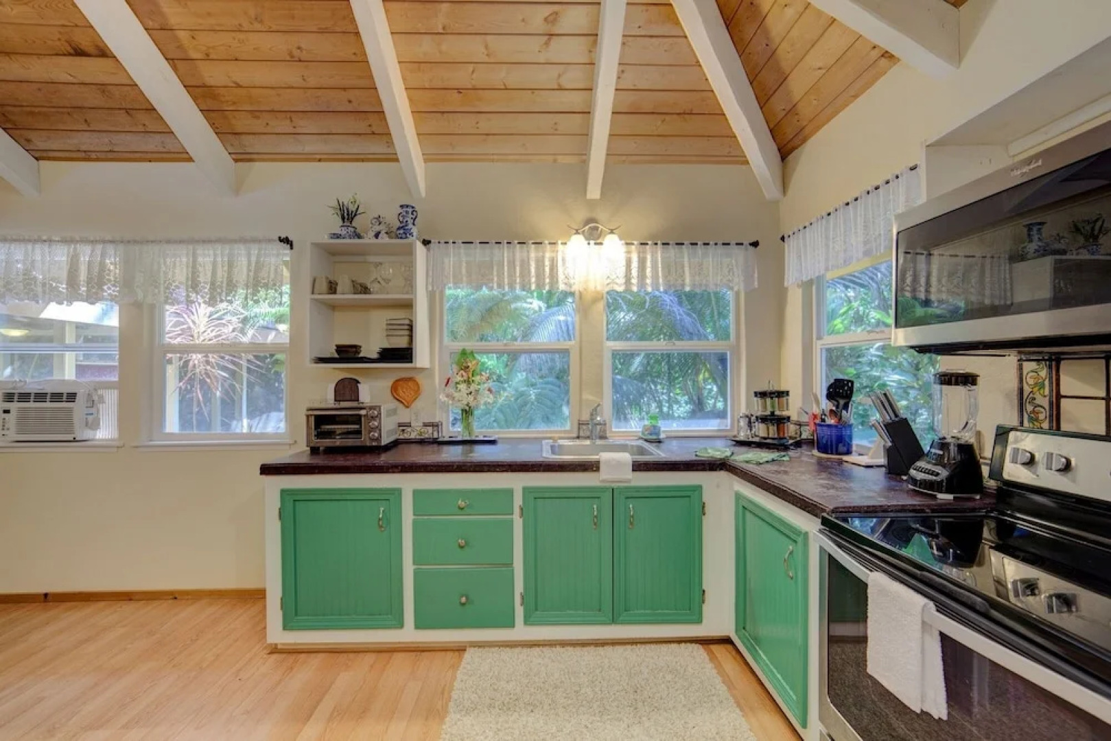 Papai Lanai 3 Bedroom Home by Redawning