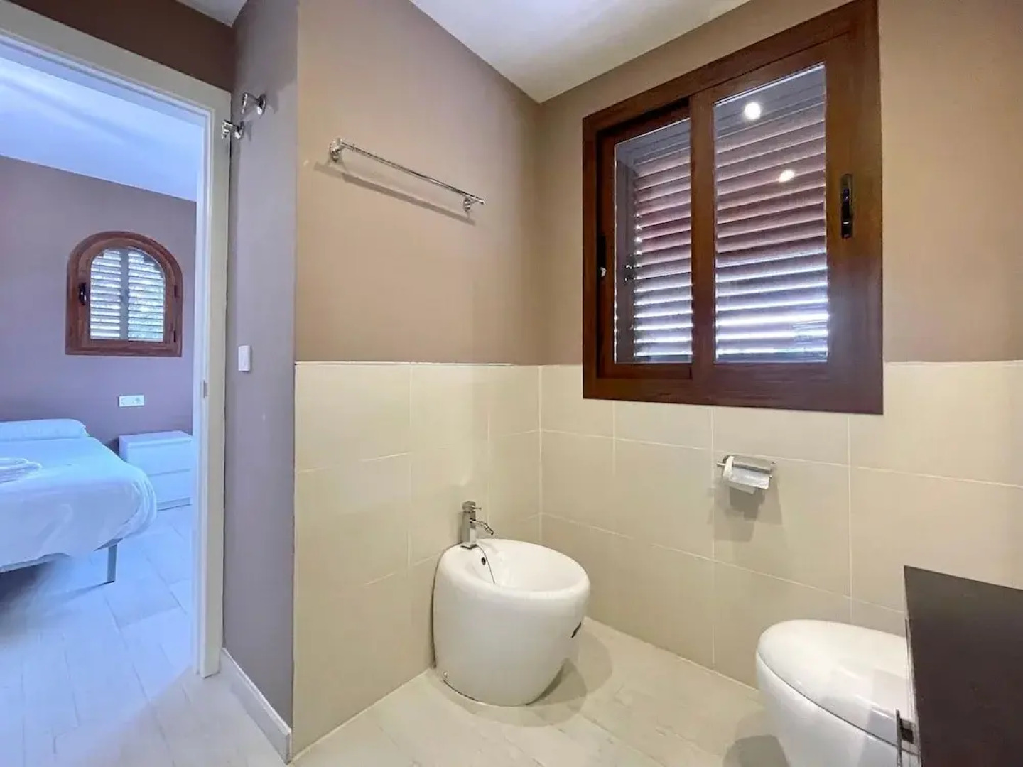 Sunlit Villa Near Golf