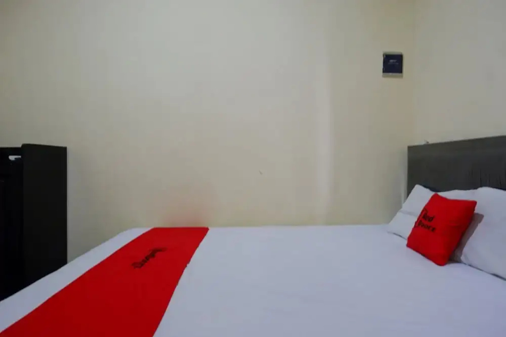 RedDoorz near GOR Wisanggeni