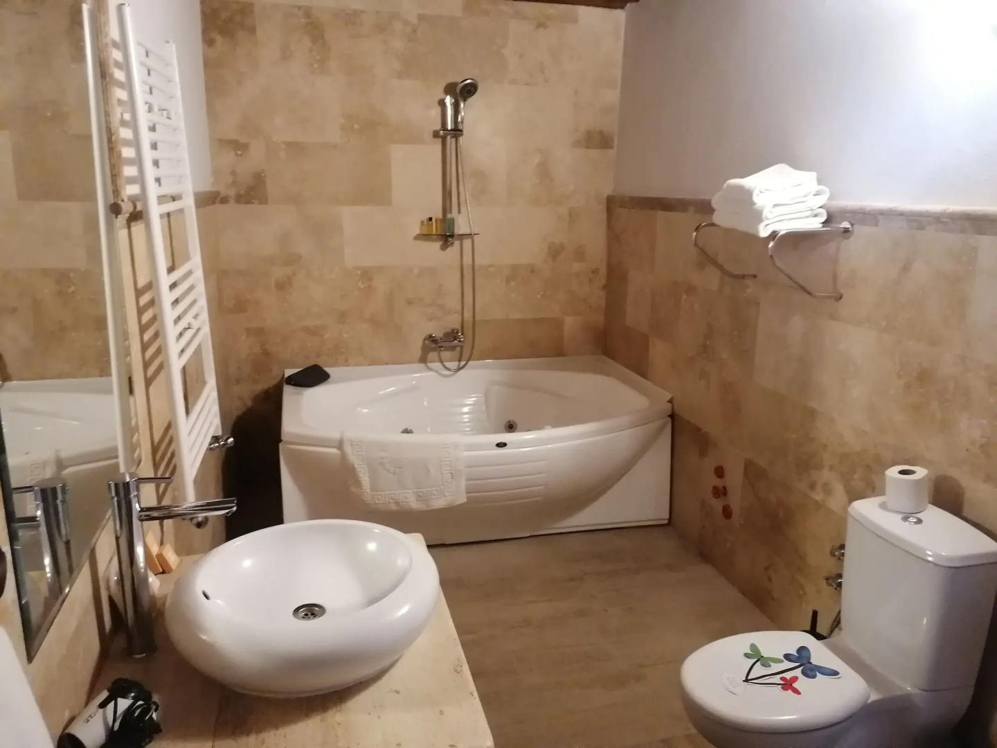El Puente Cave Hotel