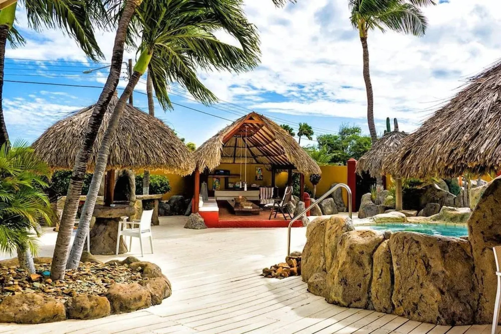 Sea Breeze Ocean, Studio 7 at Mangel Halto Beach