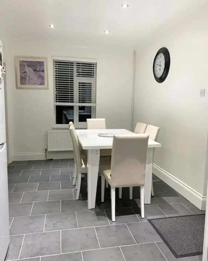 Stunning 2-bed House in Pembroke Dock