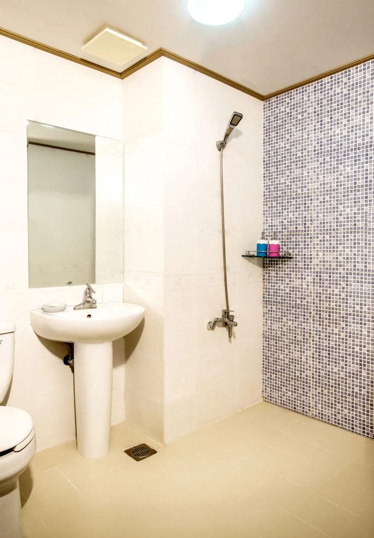 Whinstone Hotel and Resort