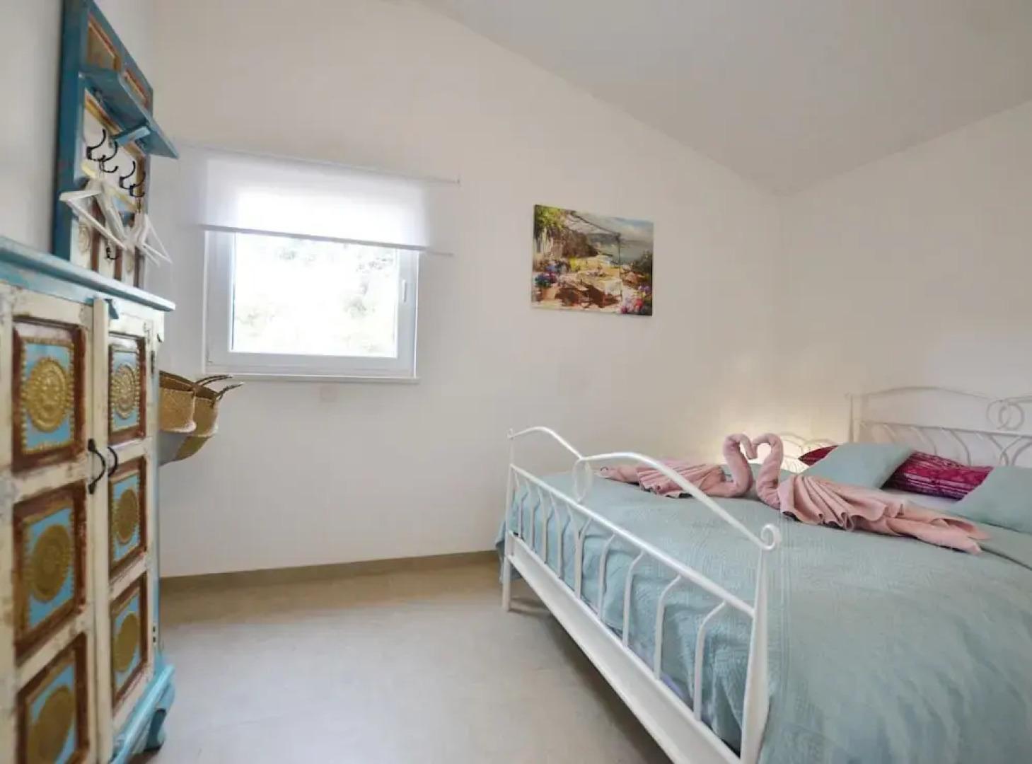 Golden and Green Acres Holiday Home With Pool and Sauna