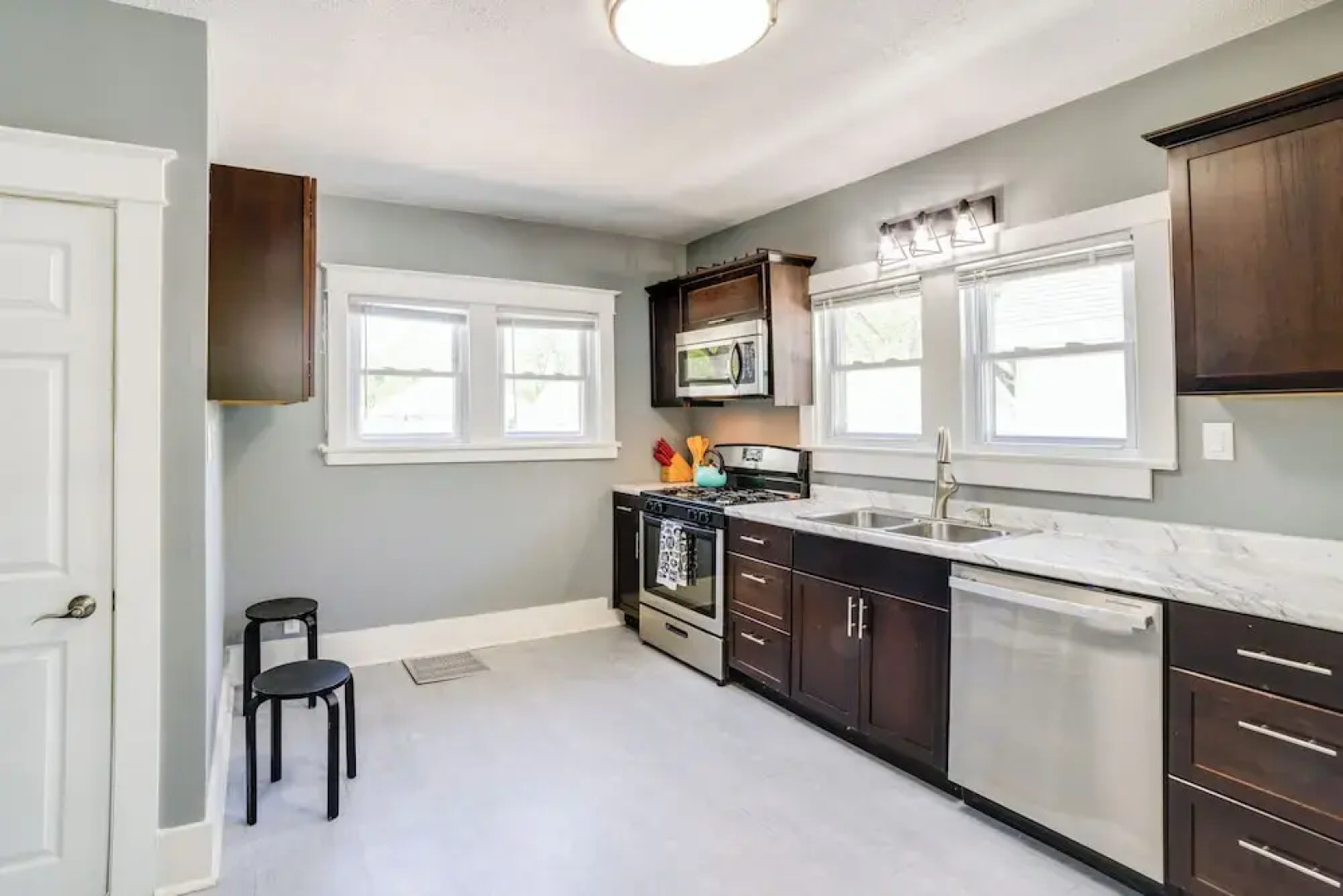 Cozy Indiana Getaway Near Washington Park Zoo!