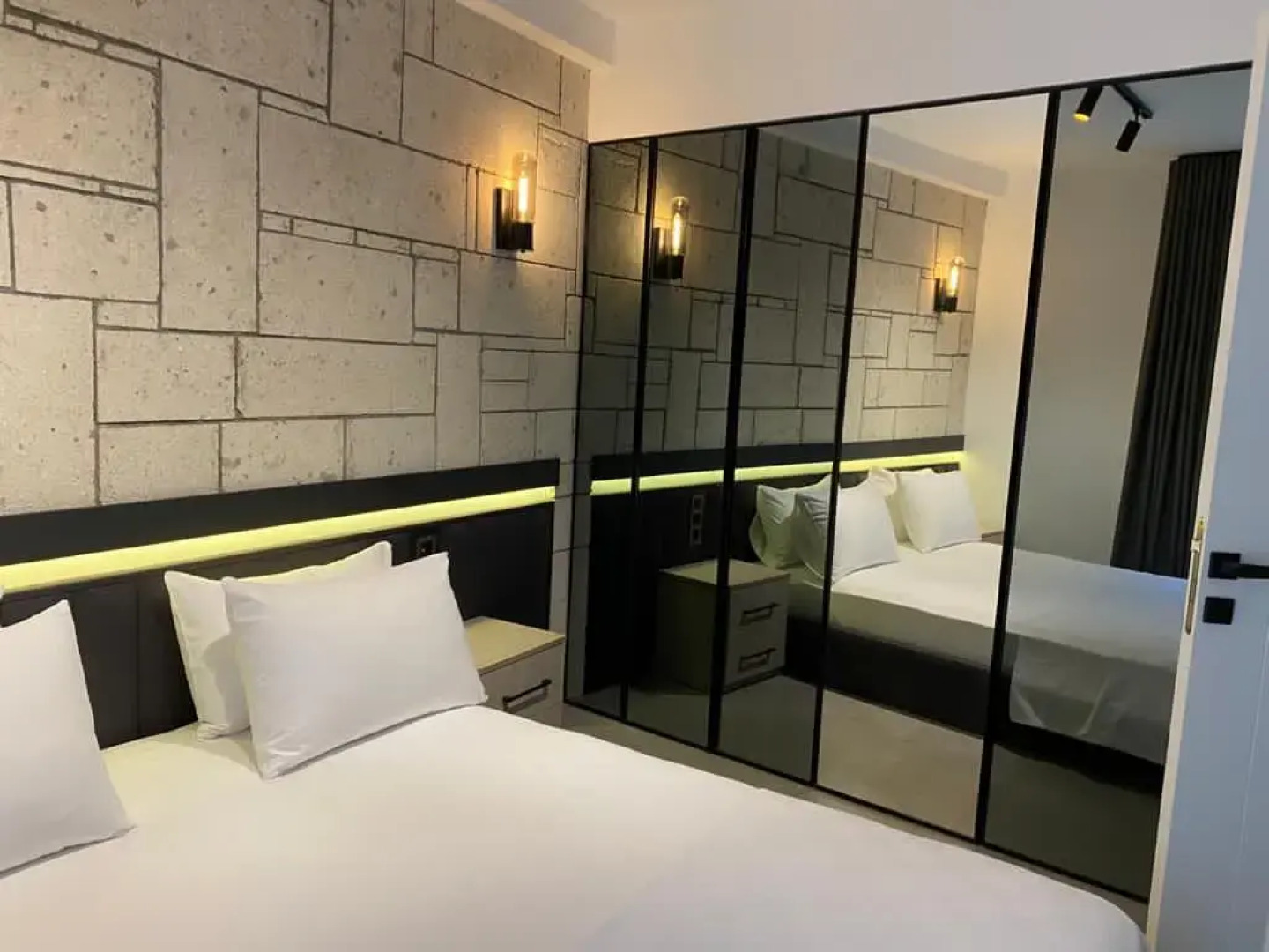 Ayayorgi̇ Homes & Hotels